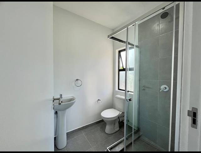 2 BEDROOM APARTMENT FOR SALE IN SHEFFIELD BEACH